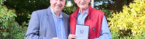 Pfarrer Franz Meurer mit der Mevlüde-Genç-Medaille geehrt 