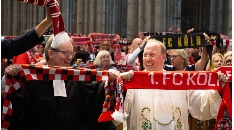 "Mir stonn zu Dir": Fußball-Andacht im Kölner Dom 