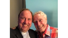 Msgr. Kleine gratuliert Ludwig Sebus zu seinem 100. Geburtstag 