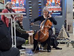 Roya Schaper am Cello