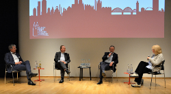 Trafen sich zum ersten Kölner Stadt-Kirchen-Gespräch im MAKK (v.li.): Arnd Henze, Stadtdechant Msgr. Robert Kleine, Stadtsuperintendent Dr. Bernhard Seiger, Professorin Dr. Claudia Nothelle. Foto: © Stefan Rahmann 