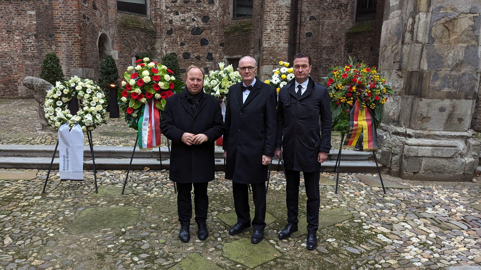 V.li.: Stadtdechant Msgr. Robert Kleine, Bürgermeister Ralf Heinen, Regierungspräsident Dr. Thomas Wilk. Foto: Privat