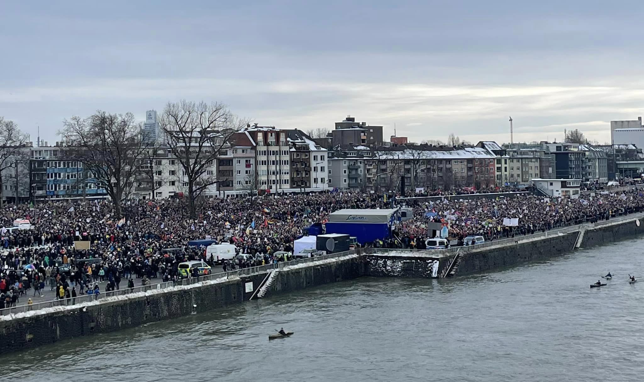 Allein auf der Deutzer Werft versammelten sich nach Polizeiangaben rund 50.000 Menschen. Foto: Msgr. Robert Kleine / Stadtdekanat Köln