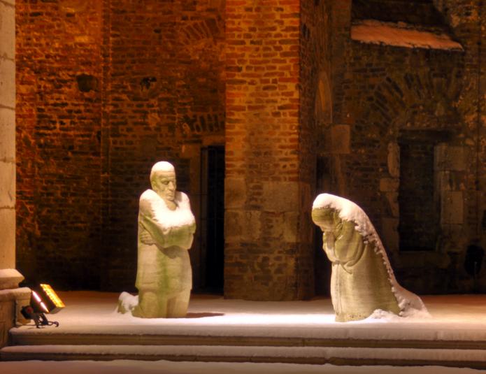 Die Skulptur „Trauerndes Elternpaar“ von Käthe Kollwitz in Alt-St. Alban neben dem Kölner Gürzenich. Foto: © Raimond Spekking [CC BY-SA 4.0] via Wikimedia Commons