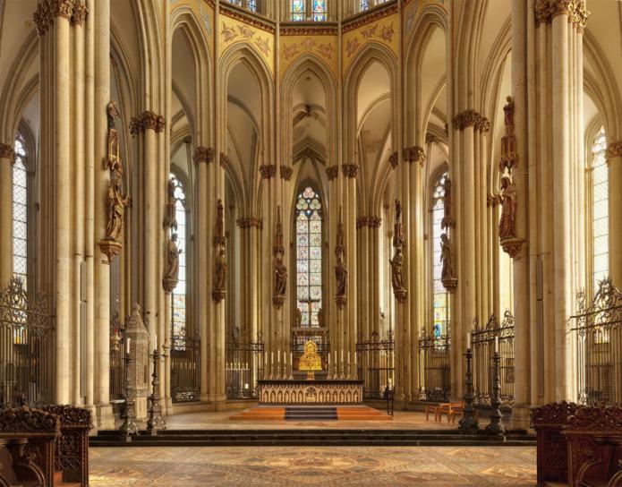 Der Binnenchor des Kölner Domes mit dem Dreikönigenschrein und dem Hochaltar.  Foto: © Hohe Domkirche Köln / Reinhard Matz & Axel Schenk