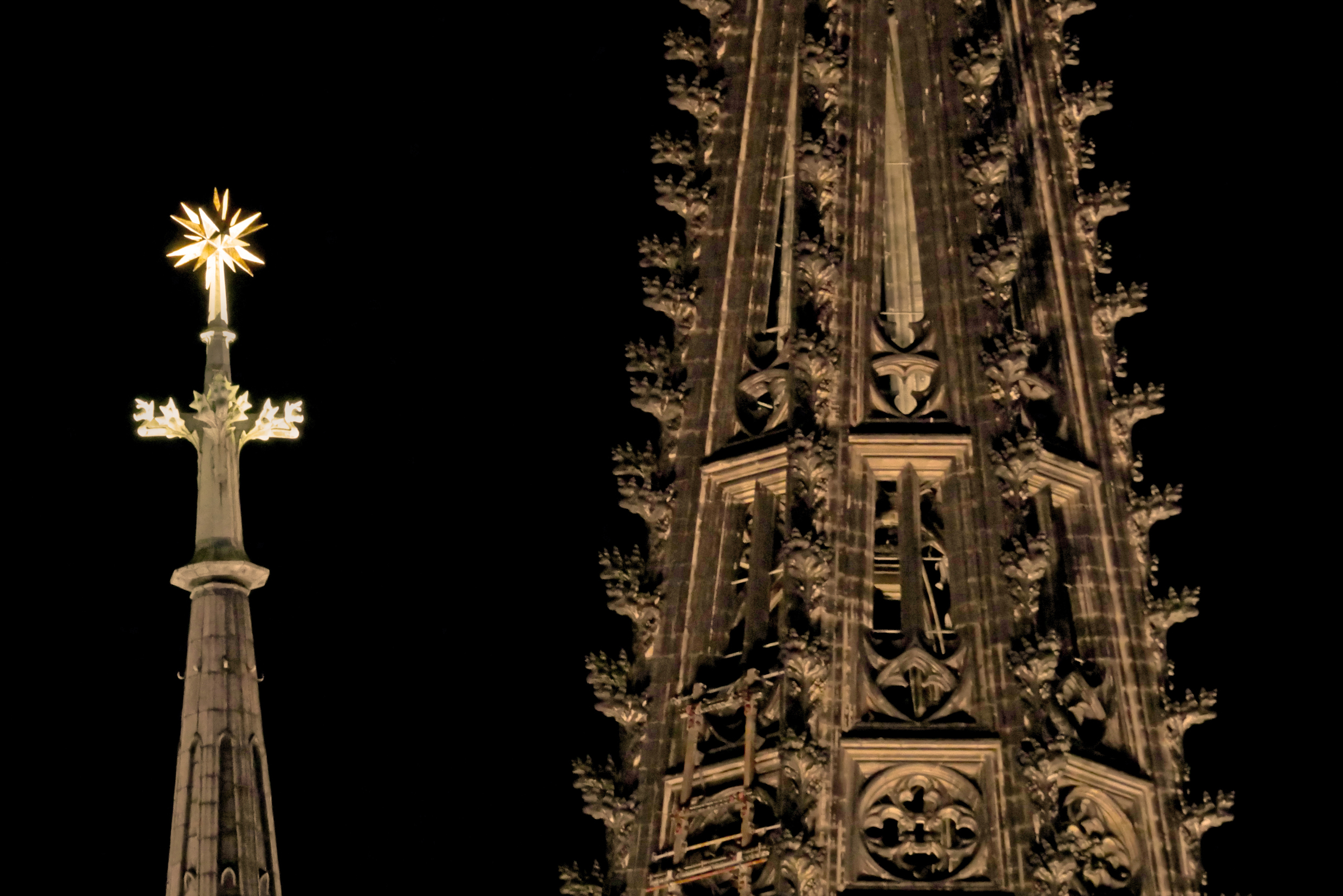 2020 wurde der „Stern von Bethlehem“ auf dem Vierungsturm des Kölner Doms von Advent bis nach Dreikönige ganz besonder beleuchtet. © Hohe Domkirche Köln / Dombauhütte / Foto: Isabel Sternkopf