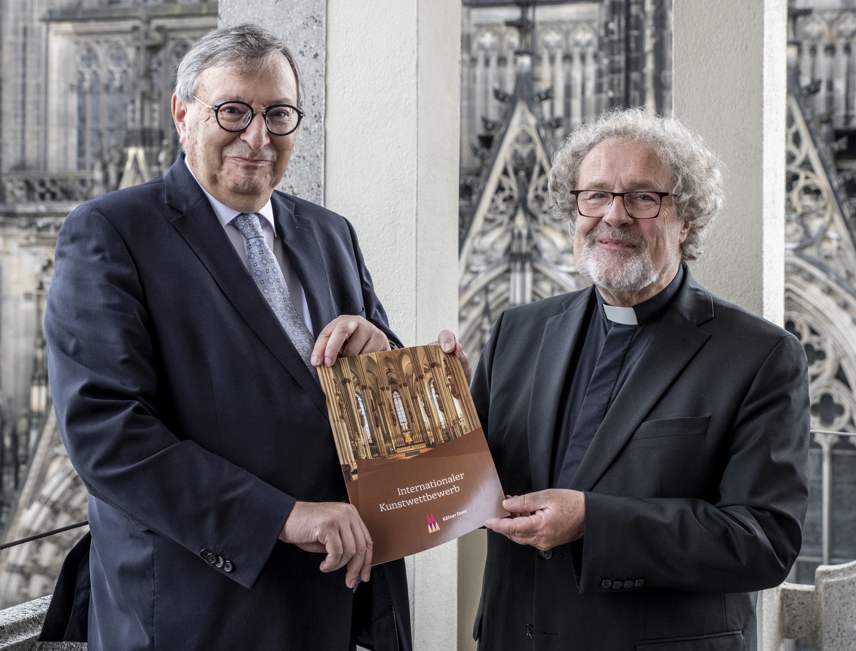 Abraham Lehrer, Vizepräsident des Zentralrats der Juden in Deutschland und Vorstand der Synagogen-Gemeinde Köln, und Weihbischof Rolf Steinhäuser bei der Vorstellung des Kunstwettbewerbs und der Publikation „Der Dom und ,die Juden' “. Foto: © Jennifer Rumbach / Kölner Dombauhütte (Archiv)