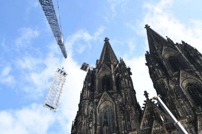 Die spektakuläre Abnahme des Hängegerüsts am Kölner Dom. © Dombauhütte Köln / Foto: Jennifer Rumbach