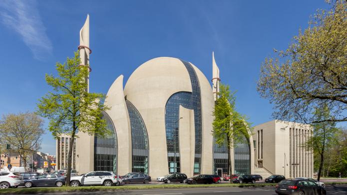 Die von der Ditib getragene Zentralmoschee in Köln-Ehrenfeld. Foto: © Raimond Spekking [CC BY-SA 4.0] via Wikimedia Commons