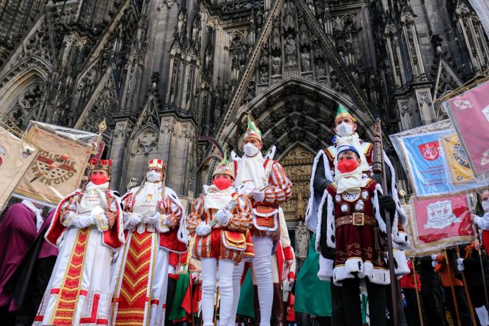 Das Kölner Dreigestirn 2021/22 und das Kölner Kinderdreigestirn 2022. Foto: © Henning Schoon