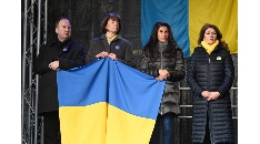 Friedensgebet und Kundgebung zur Ukraine:  „Ein Gebet, das trägt. Eine Liebe, die wirkt. Ein Frieden, der hält. Darum bitten wir.“ 