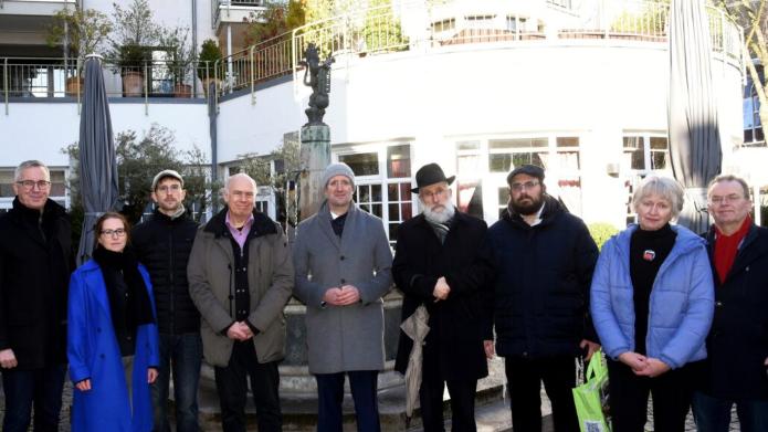 Gedenkstunde am Löwenbrunnen aus Anlass des Holocaust-Gedenktges. Foto: © Engelbert Broich