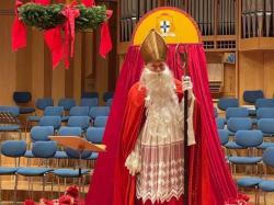 Der heilige Nikolaus, hier in der irdischen Vertretung durch Kölns Stadt- und Domdechant Msgr. Robert Kleine. Foto: Privat