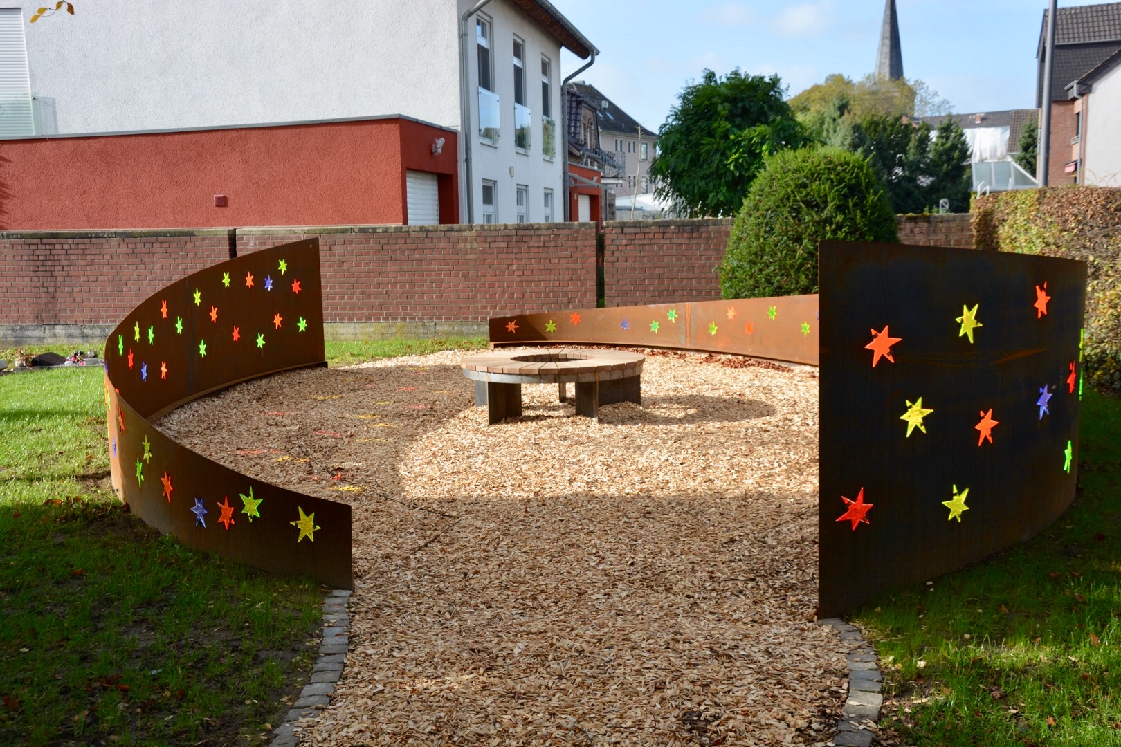 Gräberfeld und Trauerort für Sternenkinder auf dem katholischen Friedhof in Roggendorf-Thenhoven. Foto: © Marita Heider
