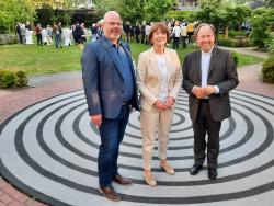 Katholikenausschuss-Vorsitzender Gregor Stiels, Oberbürgermeisterin Henriette Reker und Stadtdechant Msgr. Robert Kleine (v.li.). Foto: © Ulla Kleinebeckel / Katholikenausschuss