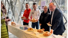 Gelebter FasteLOVEnd: Kölner Dreigestirn unterstützt Katholische Wohnungslosenseelsorge Gubbio mit Eierlikör-Kuchen-Aktion 