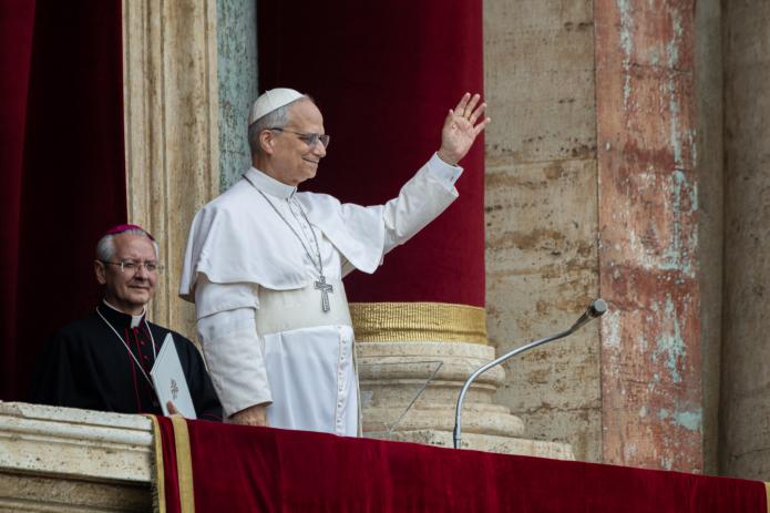 Papst Leo bei seinem ersten Mittagsgebet („Regina coeli") am Sonntag nach seiner Wahl. Foto: © Jessica Krämer/Deutsche Bischofskonferenz