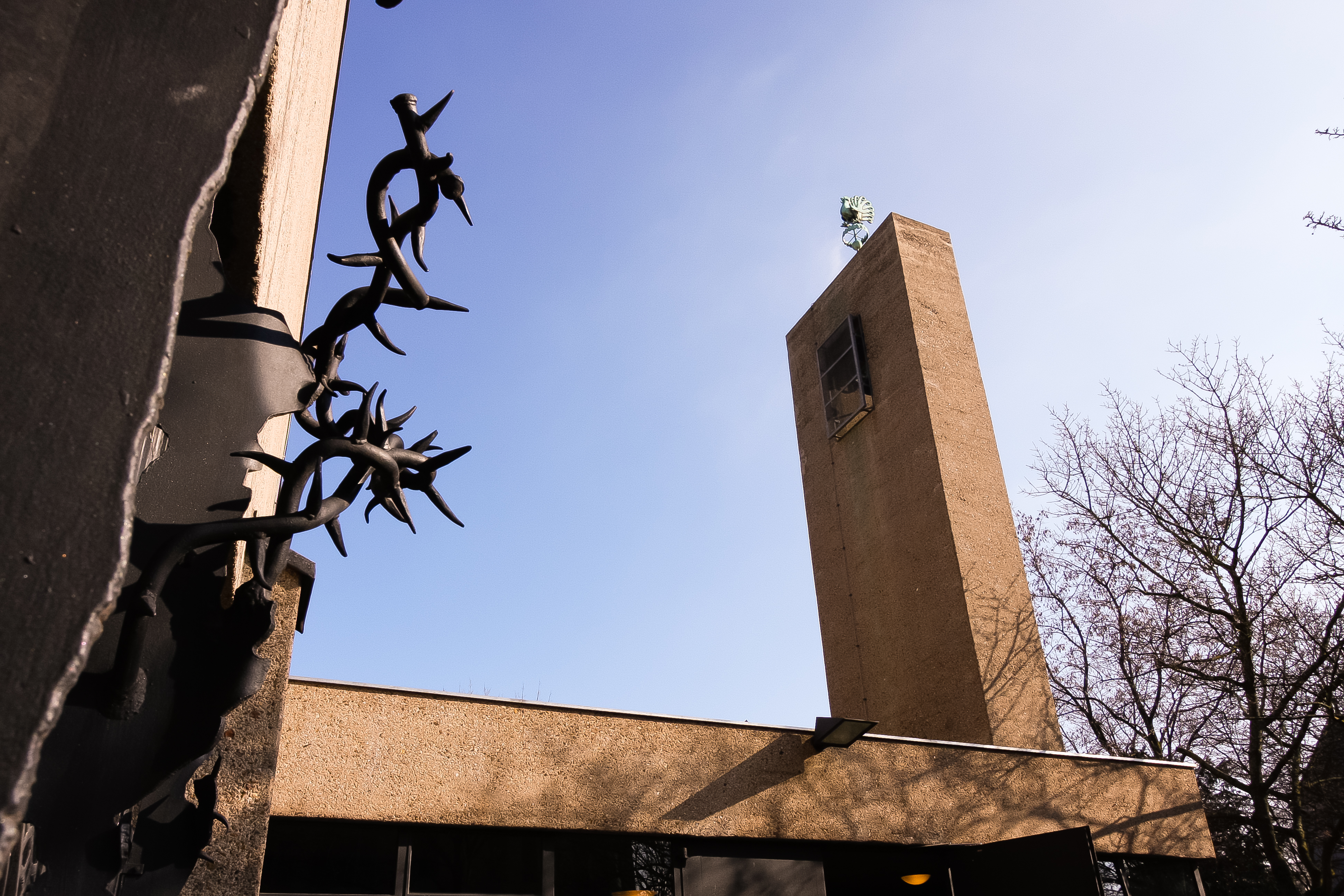 Die Kirche St. Johannes der Täufer an der Uniklinik Köln. Foto: © Elke Wetzig [CC BY-SA 4.0]