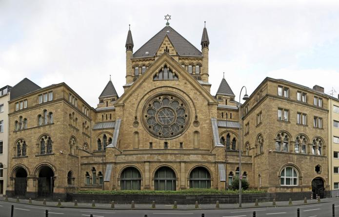 Die Synagoge in der Kölner Roonstraße. Foto: © Hans Peter Schaefer / www.reserv-a-rt.de [CC BY-SA 3.0]