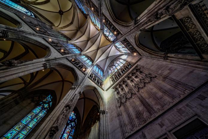 Blick in den Kölner Dom. Foto: © Hans Jeitner