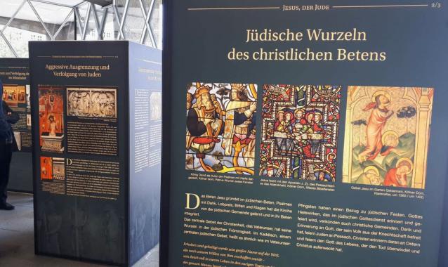 Die Ausstellung „Der Kölner Dom und ,die Juden‘ “ war 2021 im DOMFORUM und im Kölner Dom zu sehen. Foto: © Pia Modanese / Erzbistum Köln
