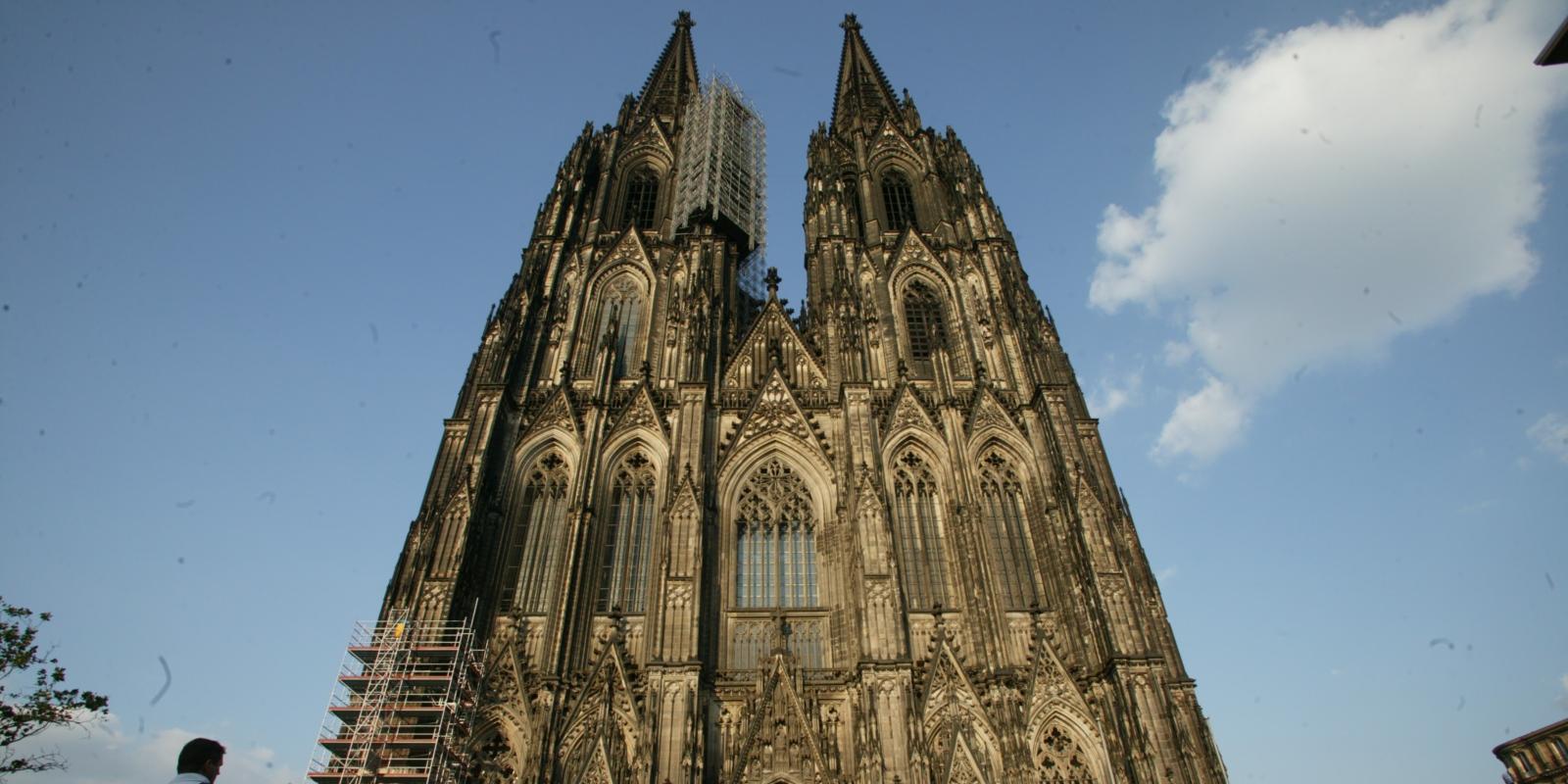 Der Kölner Dom ist das Wahrzeichen der Stadt.
